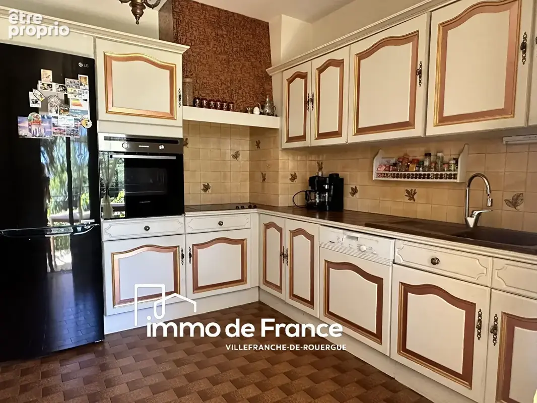 Villefranche de Rouergue maison 5 chambres, bureau, sous-sol total et terrain clos de murs de  1565 m² - photo 6