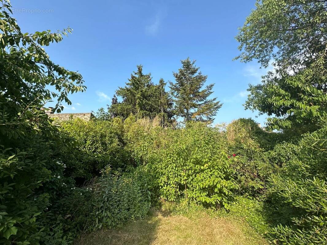 Terrain à SAINT-MAUR-DES-FOSSES