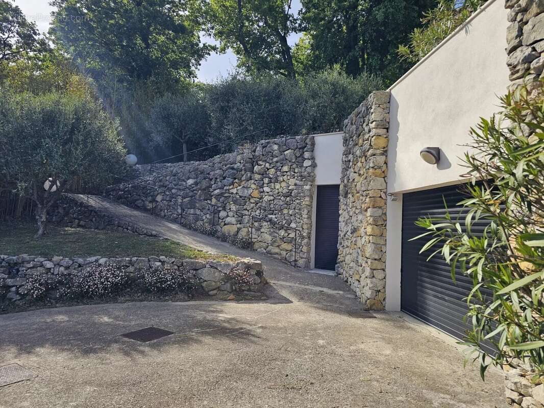Maison à SAINT-VALLIER-DE-THIEY