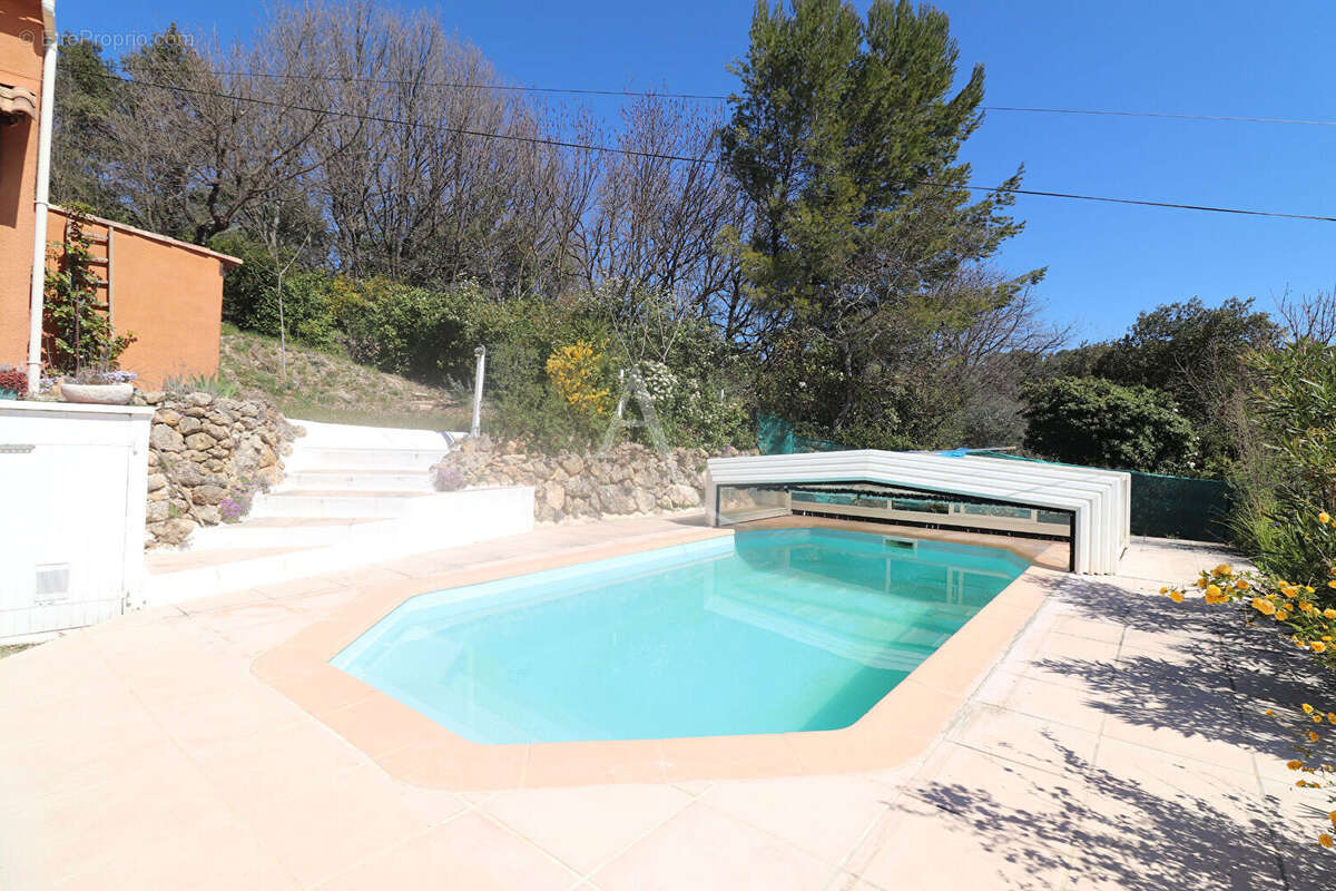 Maison à VARAGES