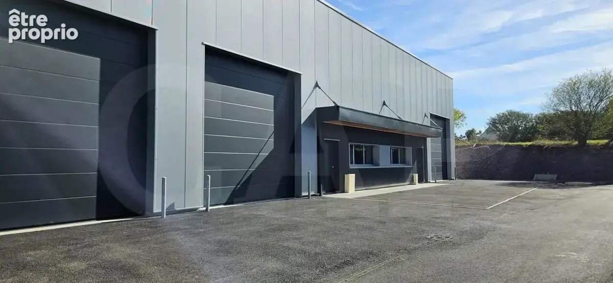 250 m² à Laille  - photo 2