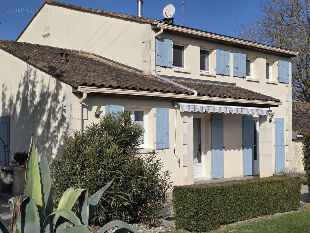 Maison à LA COURONNE