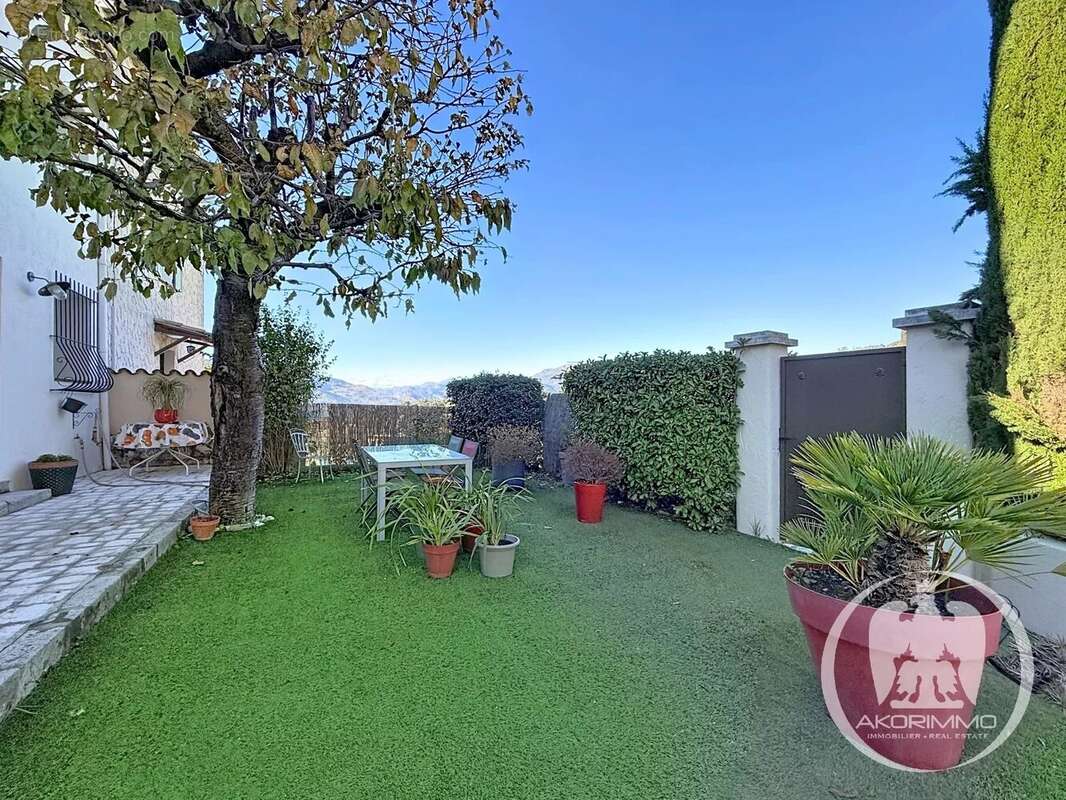 Maison à CASTAGNIERS