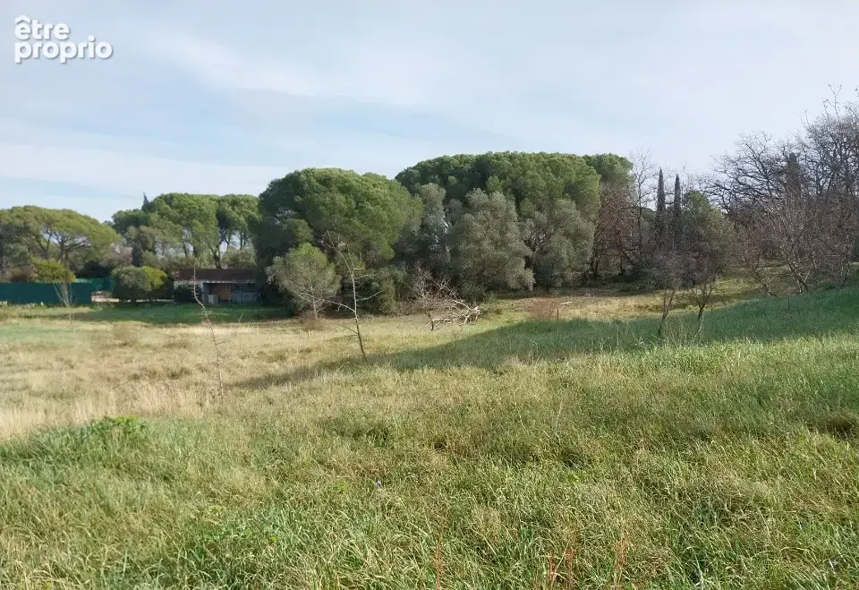 Terrain 697 m² à Roquebrune-Sur-Argens  - photo 2