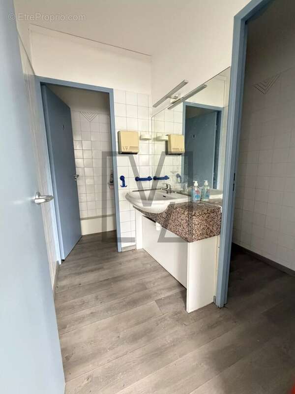 Commerce à MARSEILLE-9E