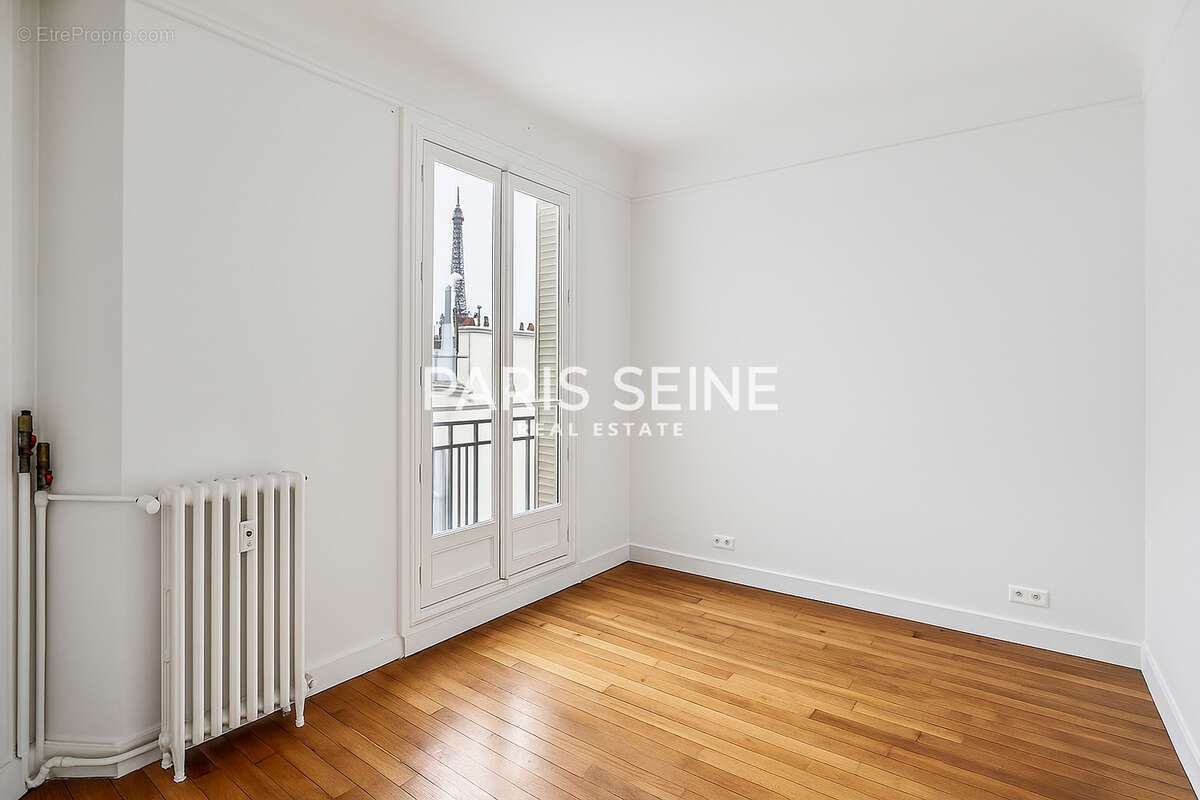 Appartement à PARIS-7E