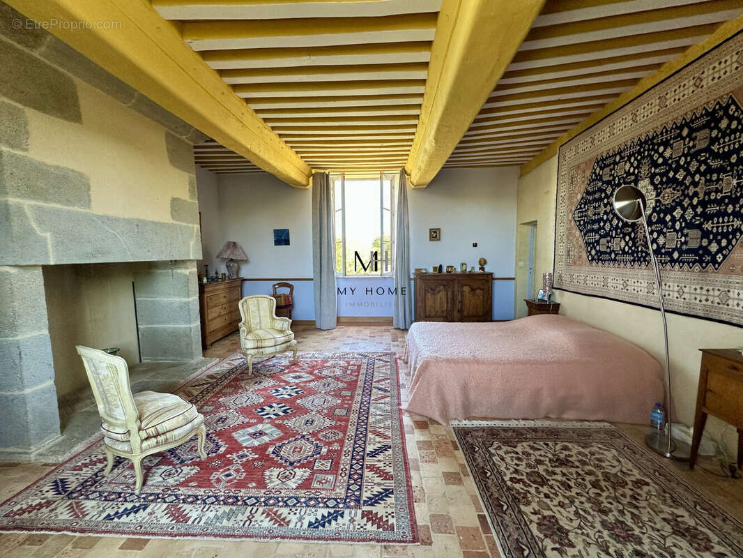 Maison à CARROUGES