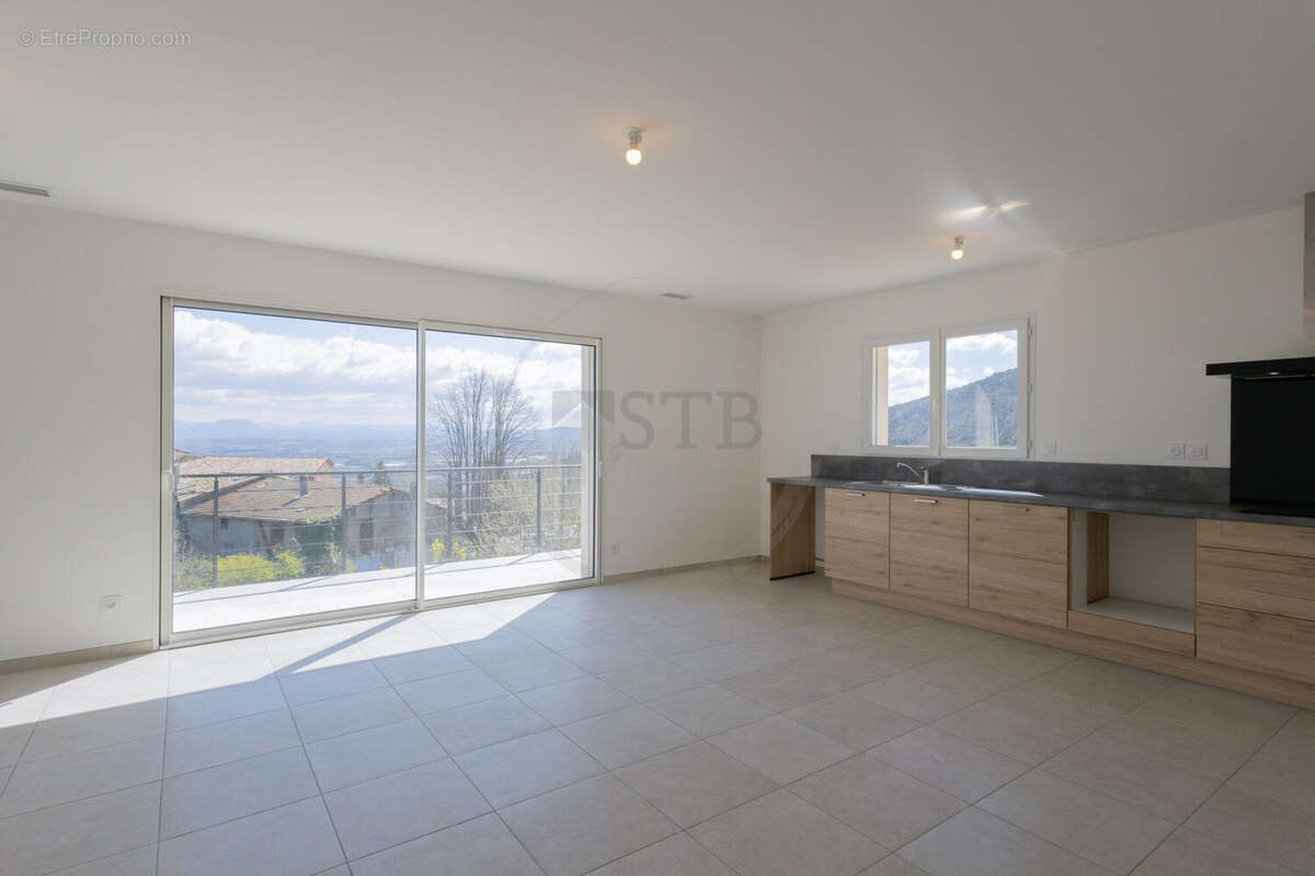 Maison à SAINT-GEORGES-LES-BAINS