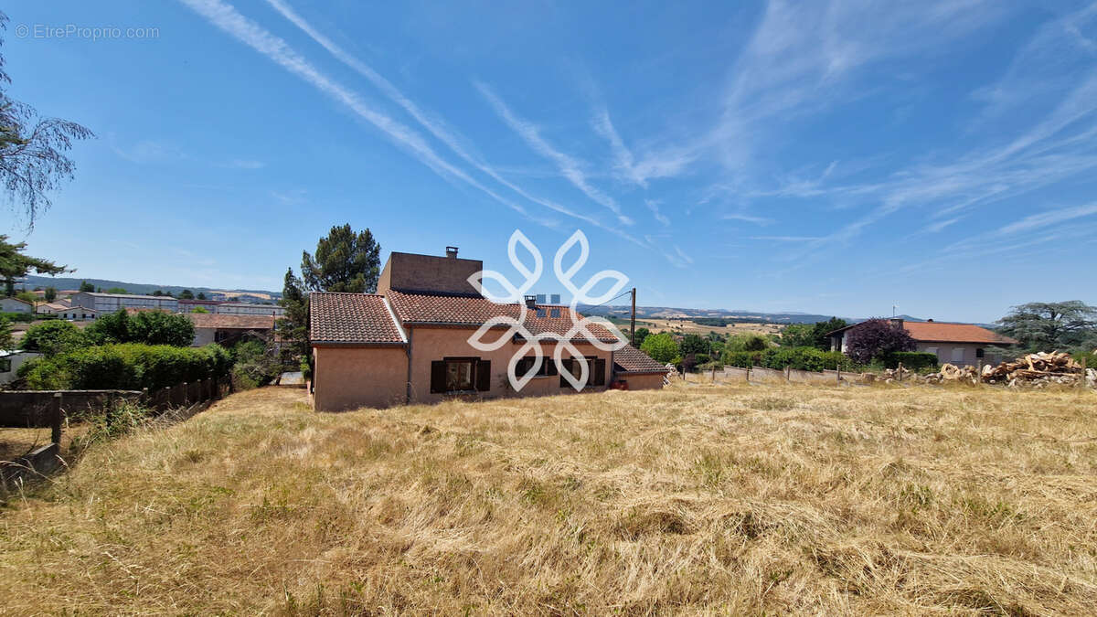 À découvrir sans tarder ! Maison avec grand terrain clos à Vergongheon - photo 4