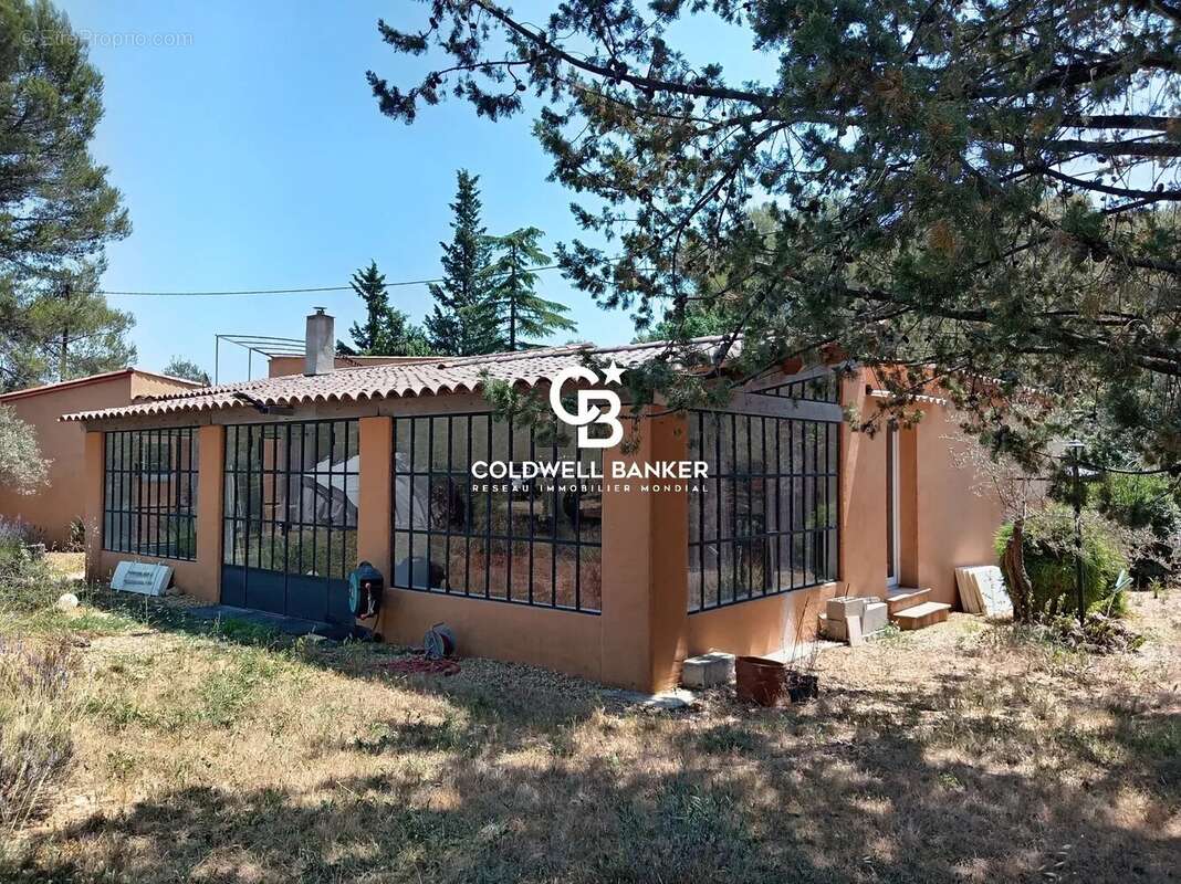 Maison de charme de plain-pied au cœur d'un parc d'oliviers de 5 030 m² - photo 12