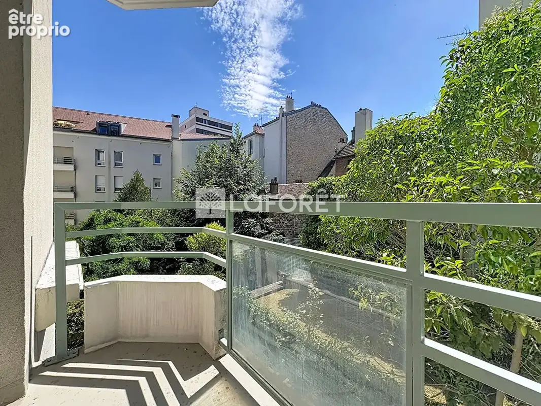 Suresnes centre-ville - 3 pièces 67,48 m² - 2 balcons - parking - cave - DPE C - photo 6