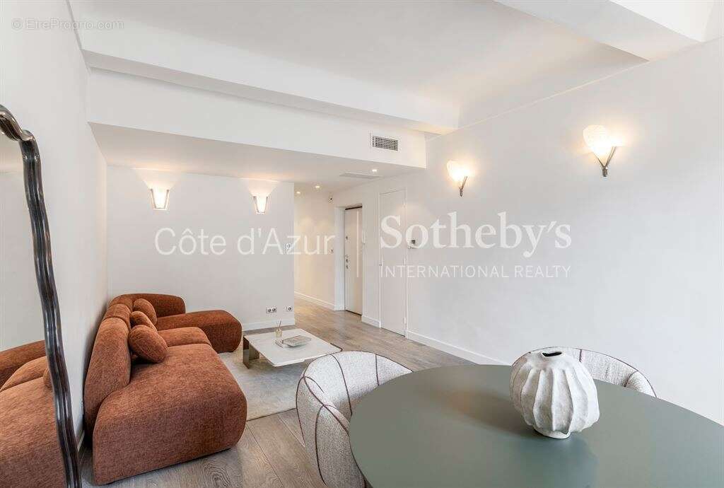 Appartement 3 pièces à vendre dans le Carré d'Or de Nice, Place Magenta - photo 16