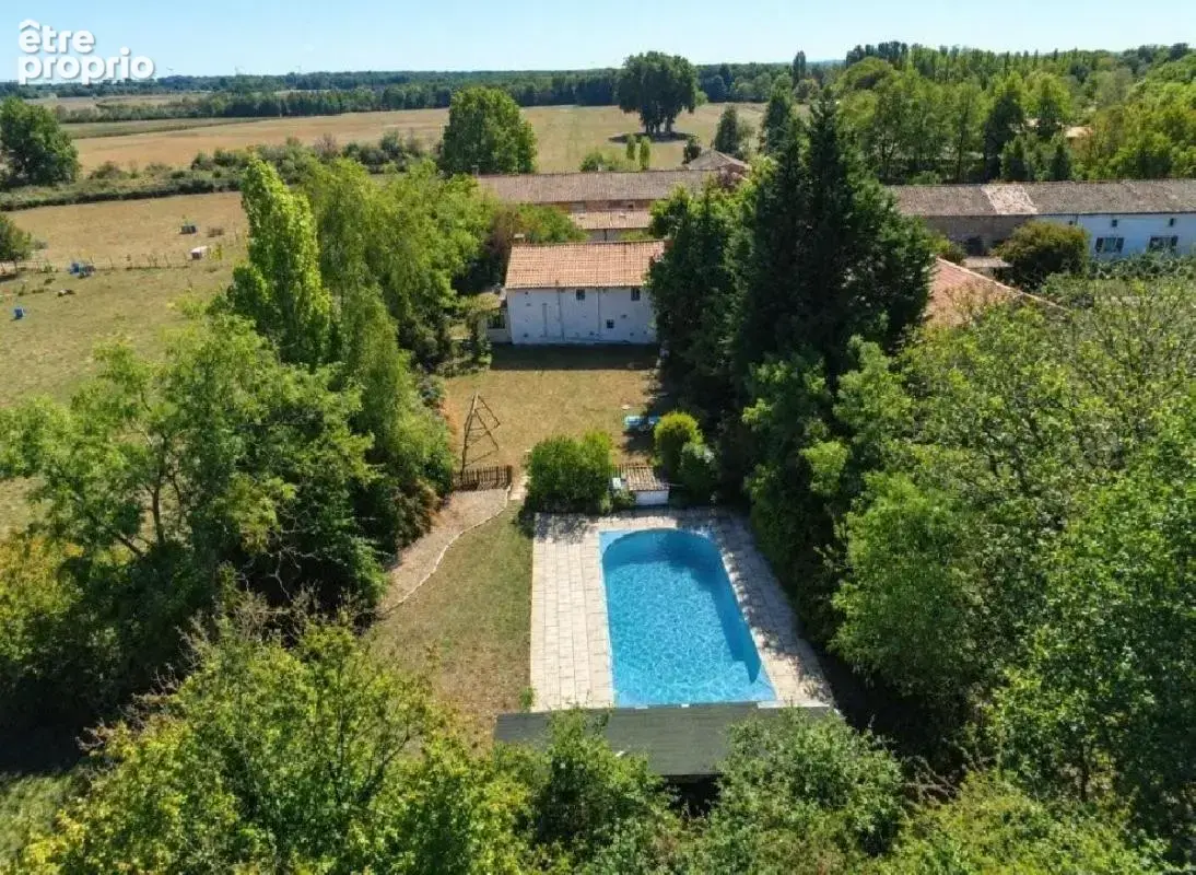 Maison 14 pièces 312 m² à vendre à Sauze-Vaussais (79190) - photo 2