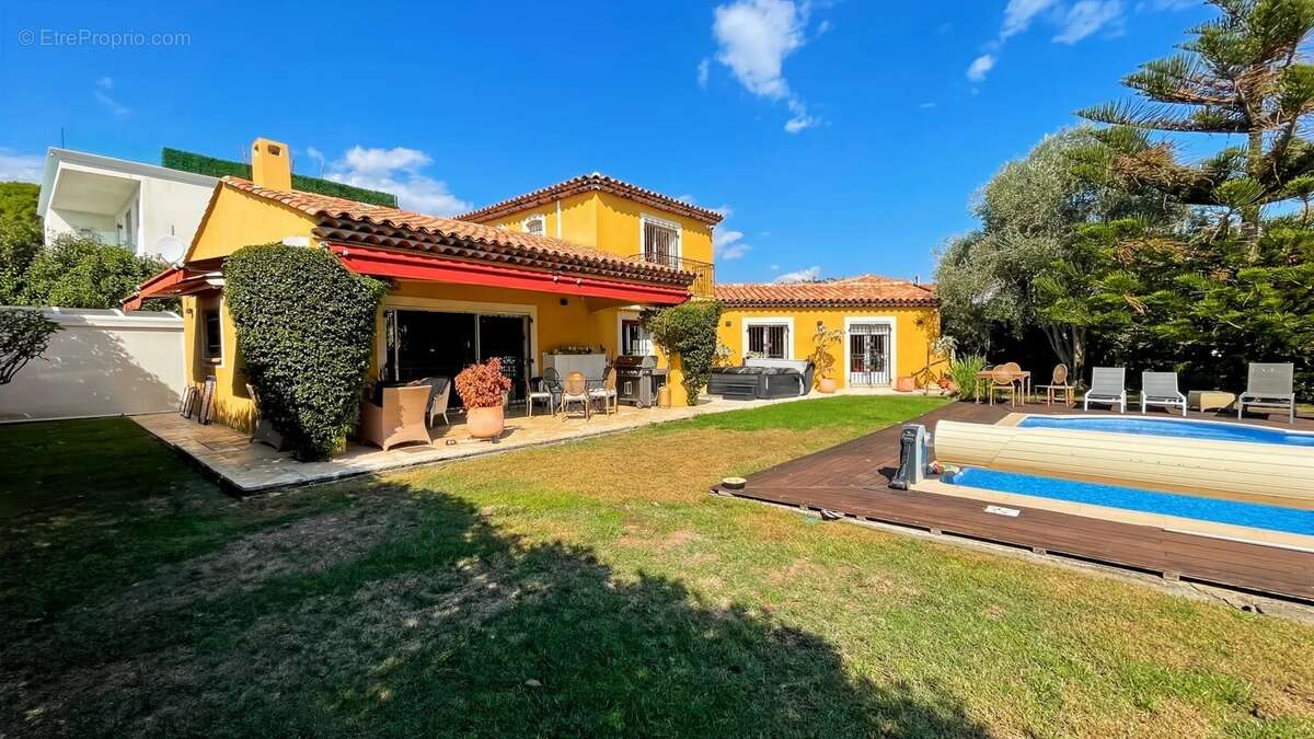 Maison à VALLAURIS