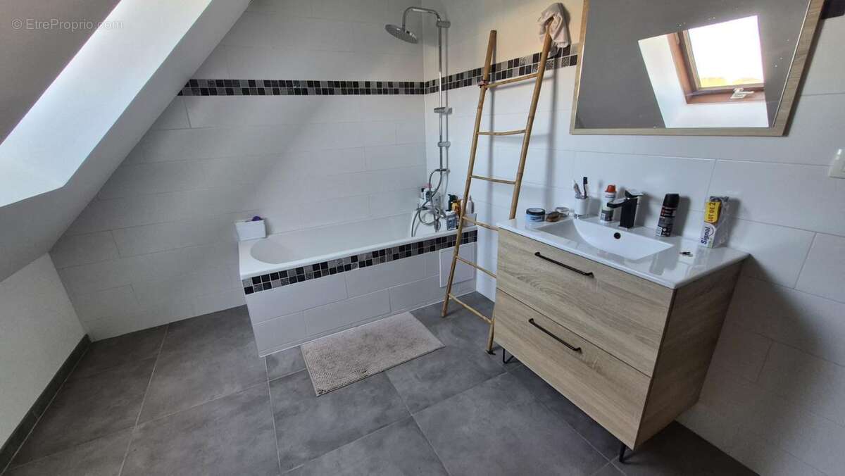 Maison familiale 133 m2 avec piscine et dépendance   4 chamb - photo 9