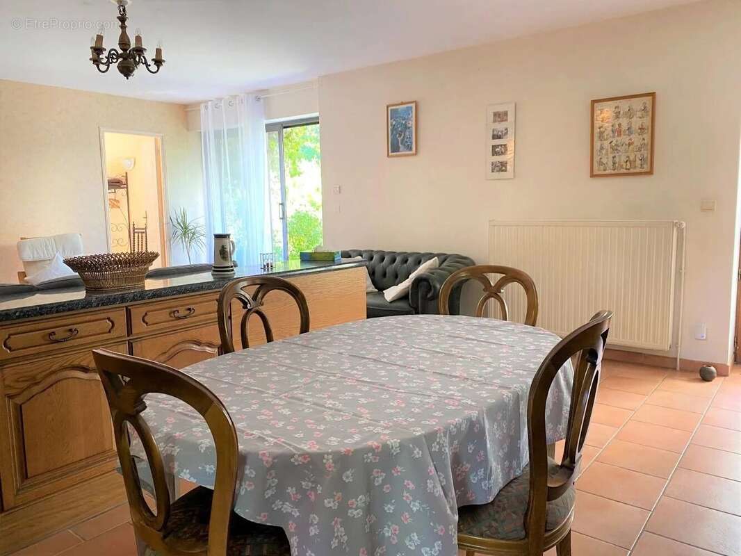 Maison à FRAYSSINET-LE-GELAT