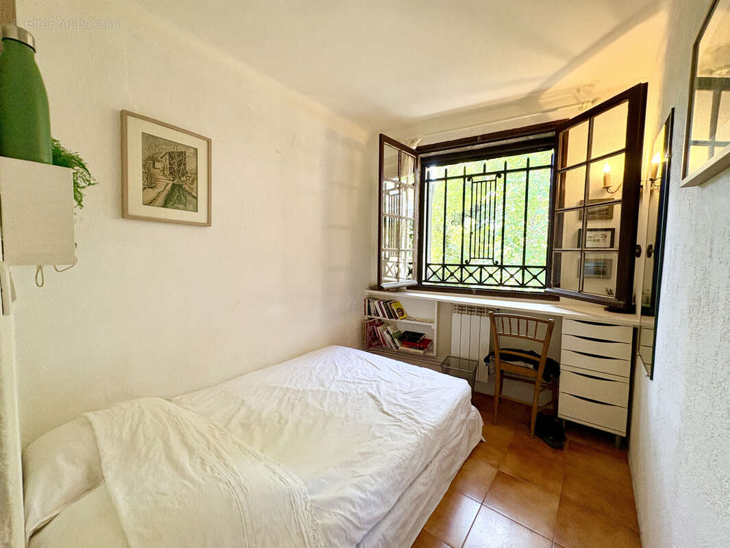 Propriété de caractère d'environ 185m2 sur près de 2 hectares avec piscine, tennis et maison indépendante - photo 10