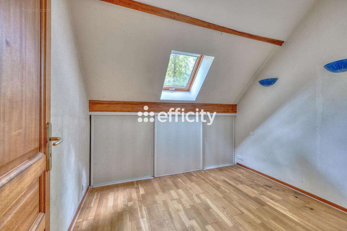 Maison 270 m² à Saints  - photo 13