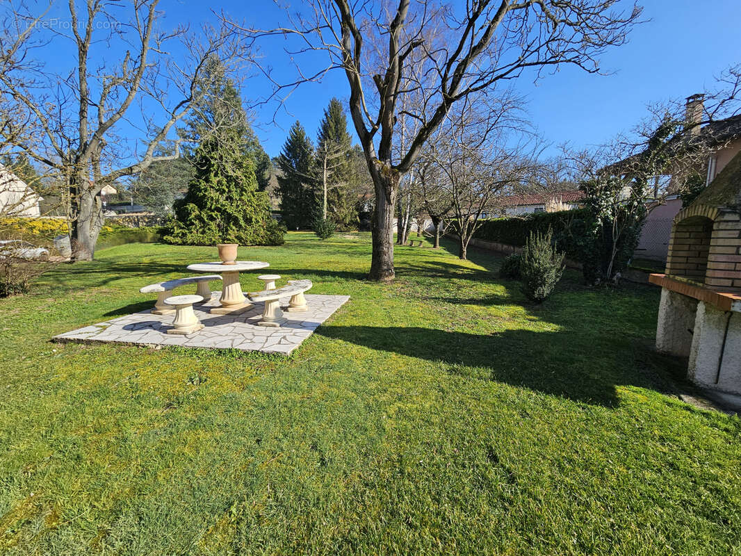 Maison à COMMELLE-VERNAY