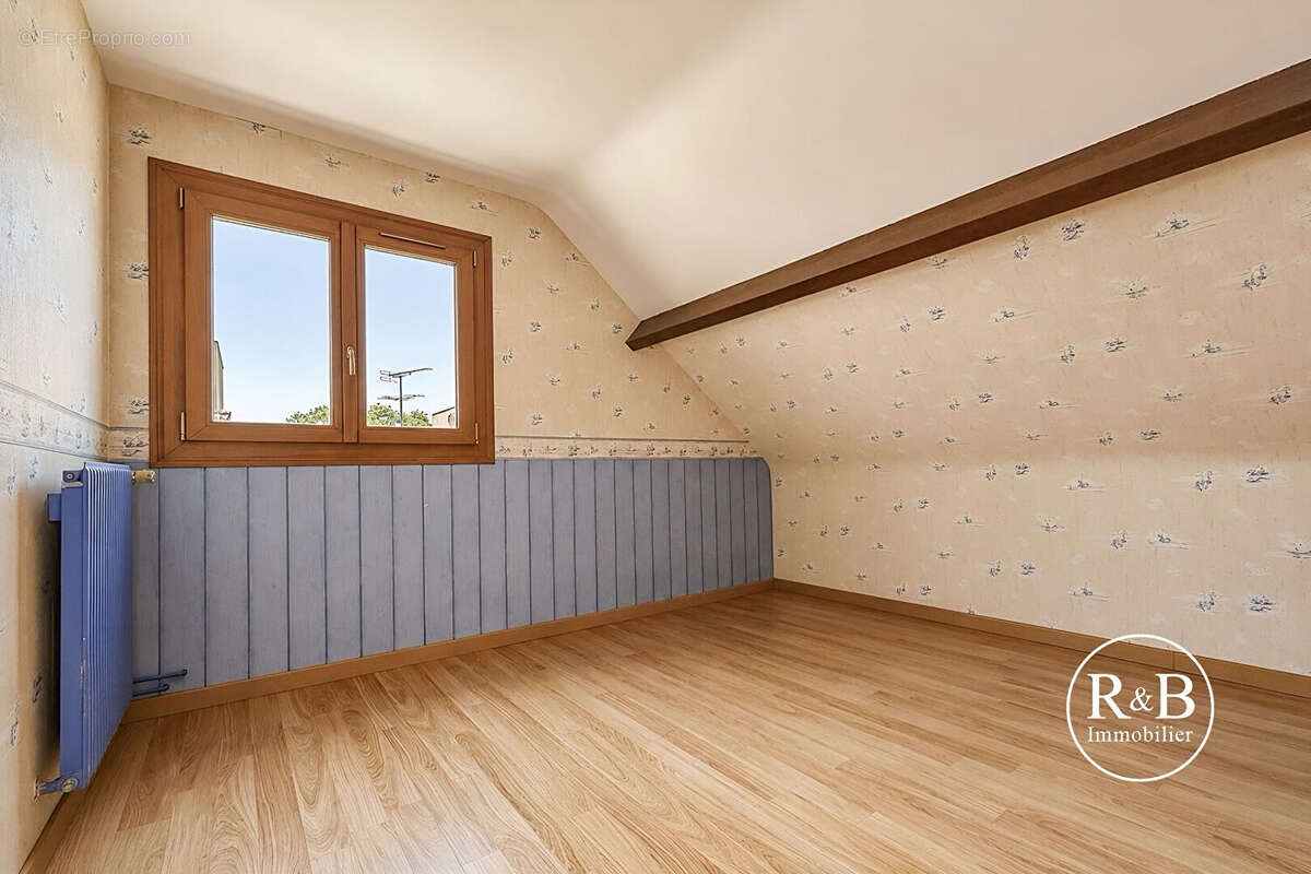 Maison à LES CLAYES-SOUS-BOIS