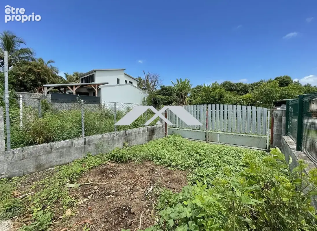 Terrain 1 338 m² à vendre à Saint-Pierre (97410) - photo 2