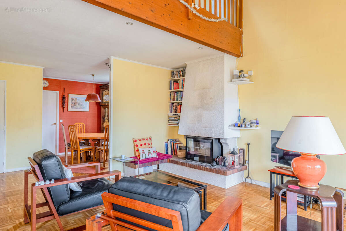 Maison à LA TOUR-DE-SALVAGNY