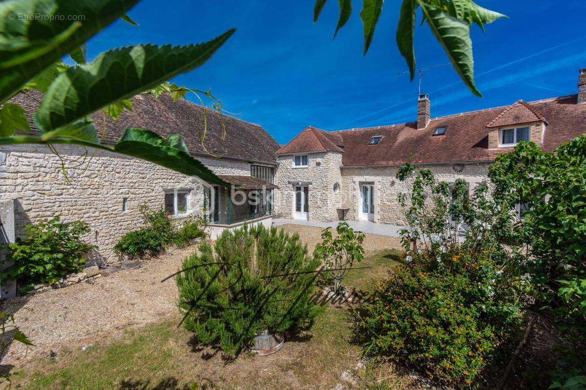 Maison à REMAUVILLE