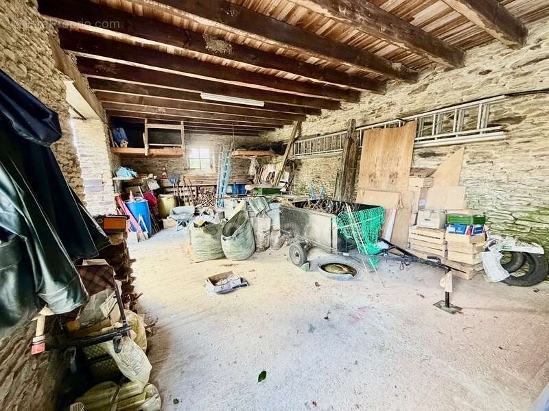 Maison à CLEDEN-POHER