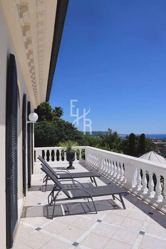 Maison à MANDELIEU-LA-NAPOULE