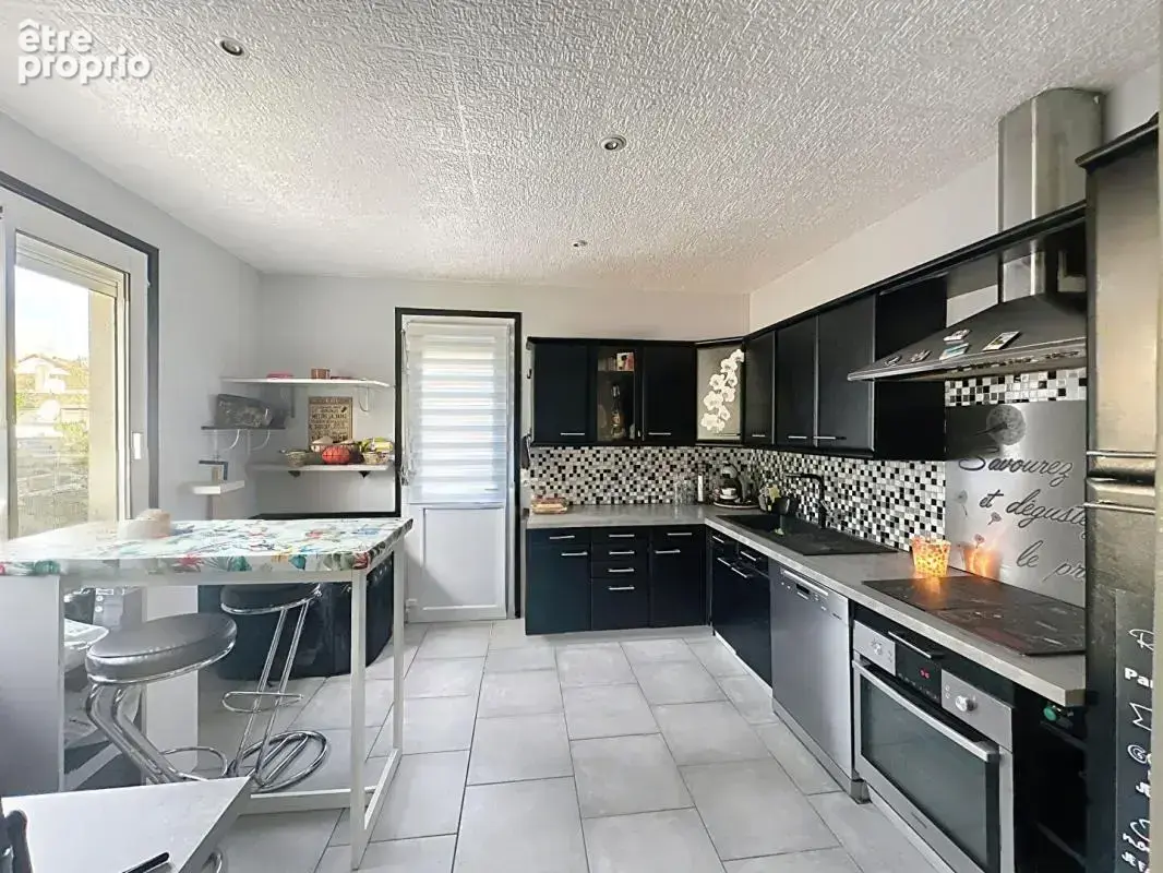 Maison familiale  de 180 m² , en  deux logements et vue dégagée sur la Côte Fleurie - photo 8