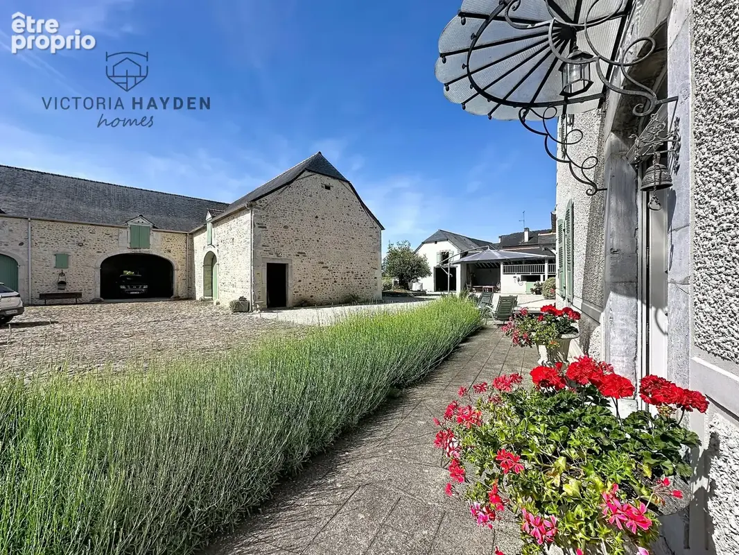 Maison 8 pièces 221 m² à vendre à Nay (64800) - photo 2