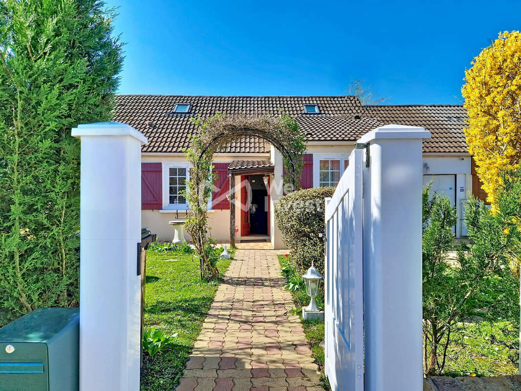Maison 147 m² à Villeneuve-Le-Comte  - photo 3