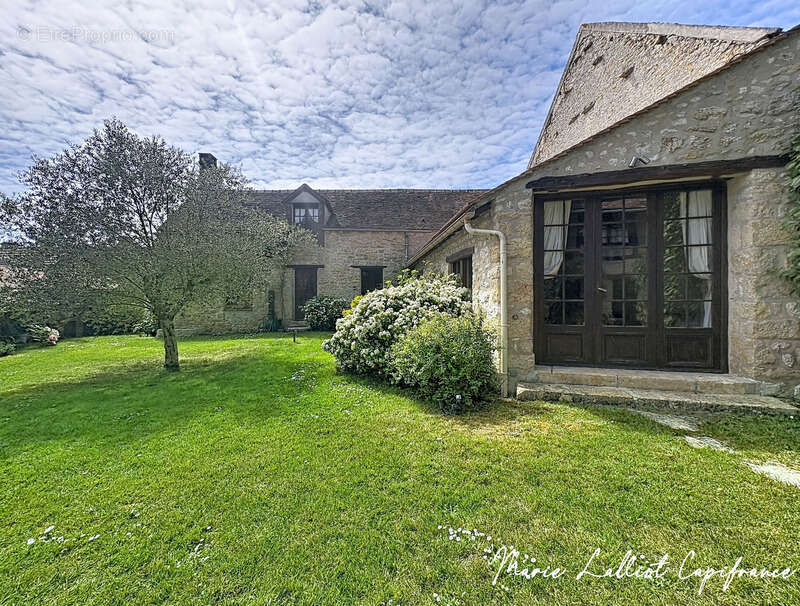 Maison à LA CHAPELLE-LA-REINE