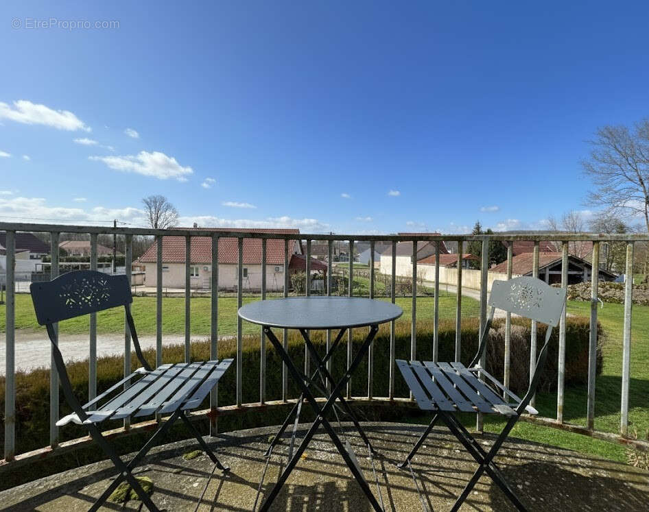 Appartement à COURCHAPON