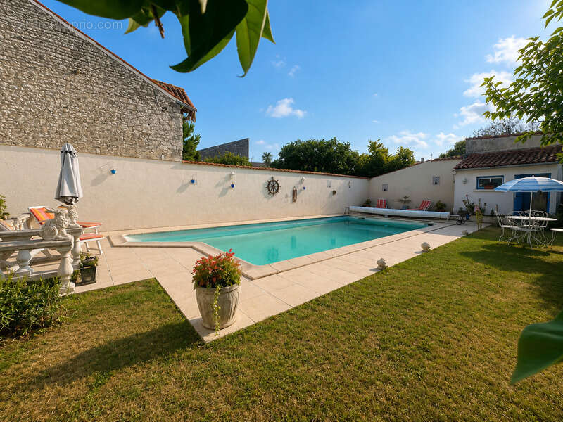 Maison d'habitation 7 pièces à vendre plus trois revenus locatifs MATHA (17) - photo 4