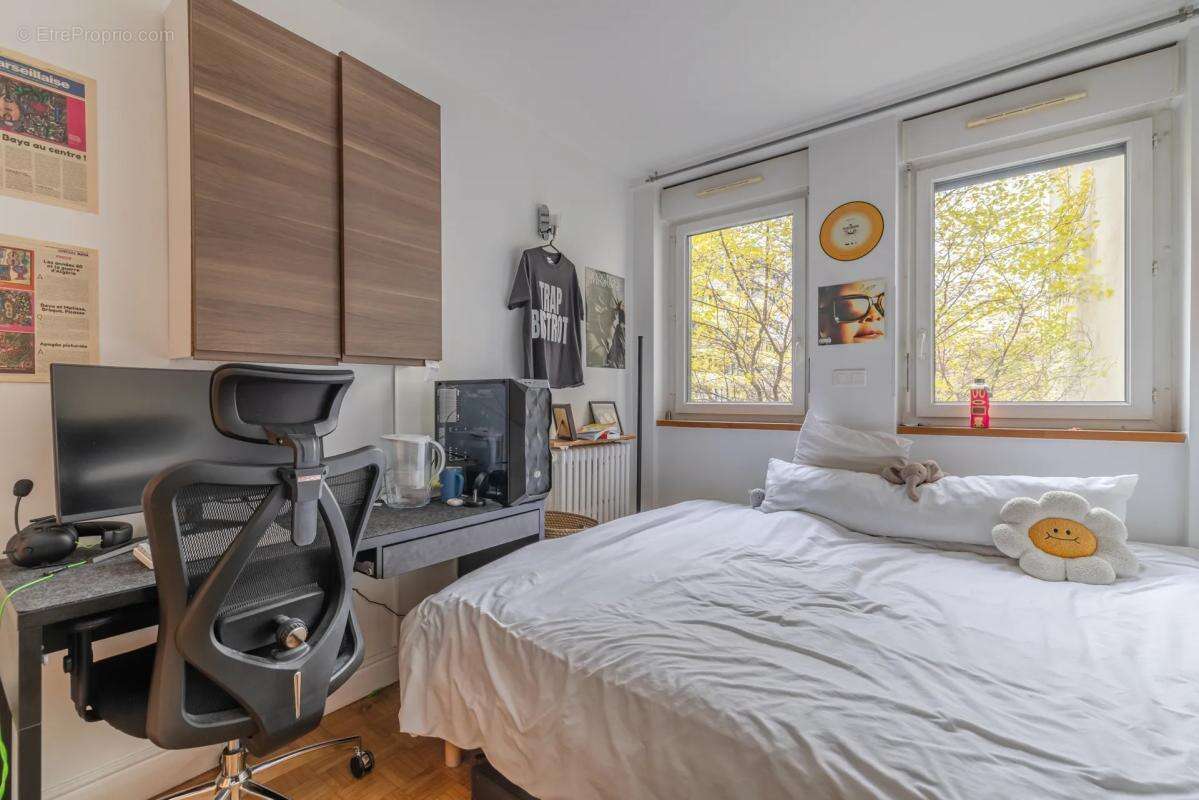 Appartement à COURBEVOIE