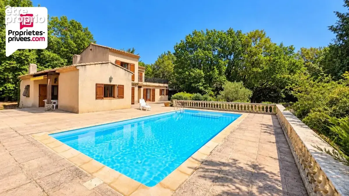 Belle villa provencale 5 pieces 156 m2 à rafraichir terrain 2500 m2 et grande piscine chauffee - photo 3