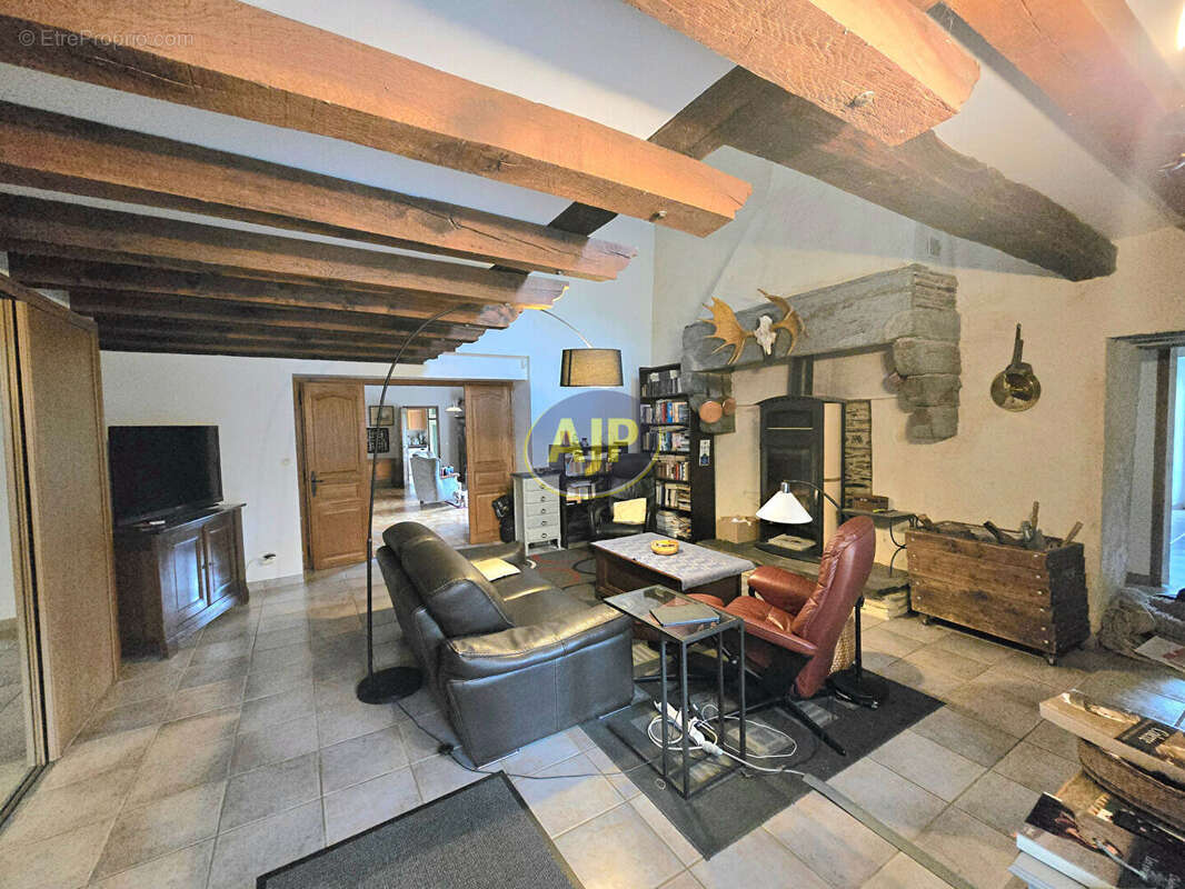 Conquereuil, bien rare : volume et dépendances... - photo 3