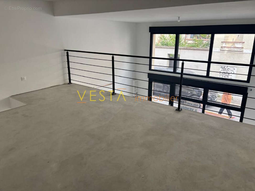 Commerce 96 m² à Montreuil  - photo 2