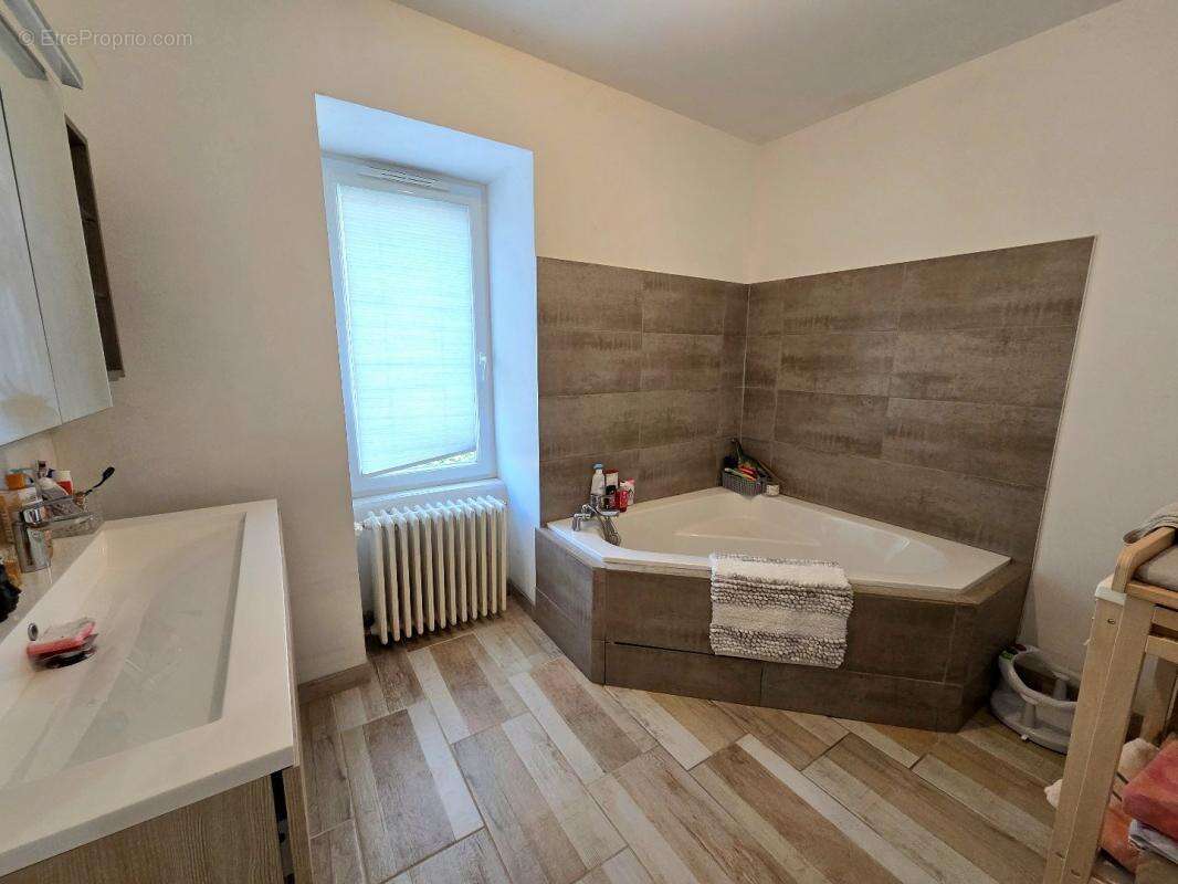 Maison à COMPS-LA-GRAND-VILLE