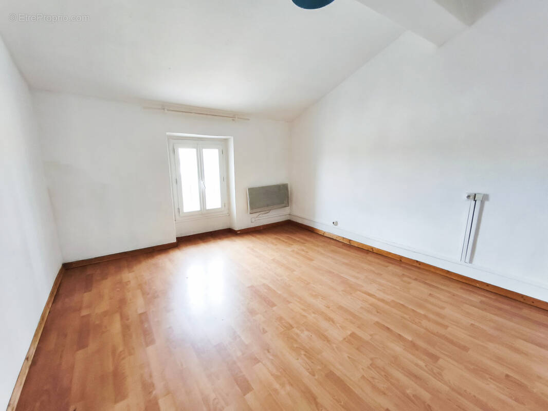 Appartement à SAINT-GENIS-DES-FONTAINES