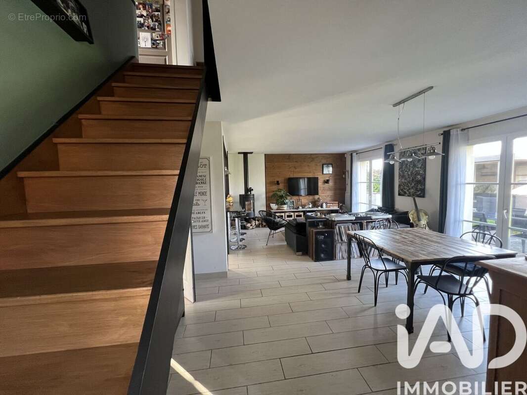 Maison 126 m² à Montereau-Sur-Le-Jard  - photo 4