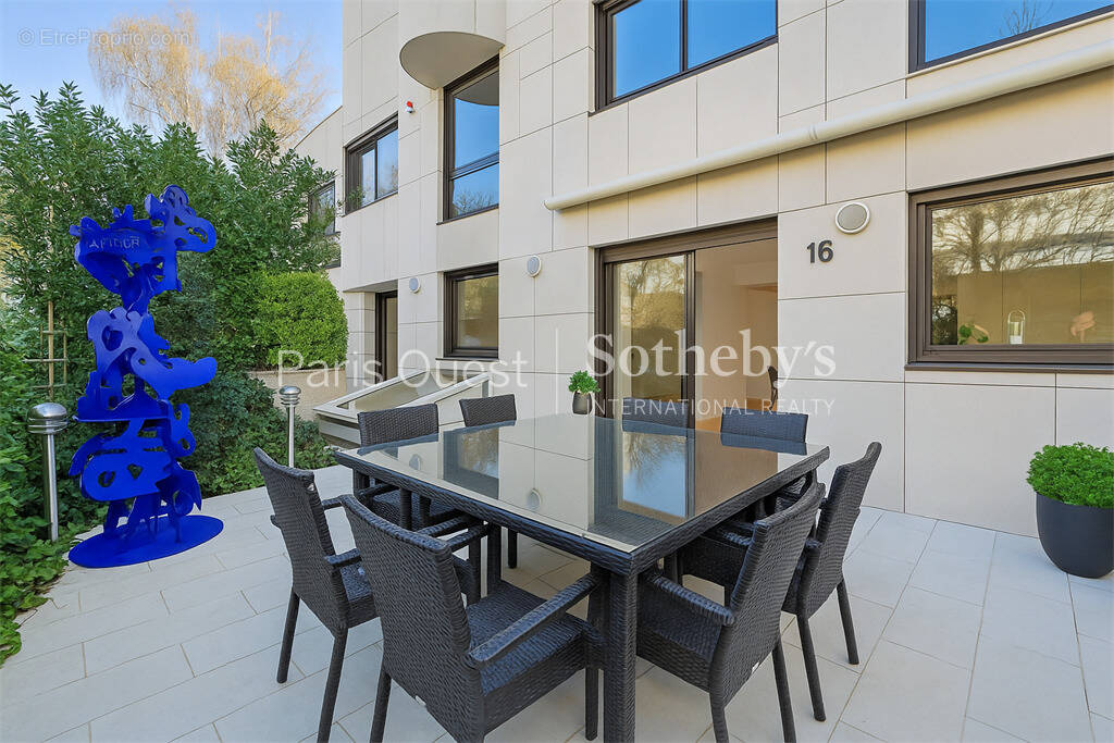 Maison à NEUILLY-SUR-SEINE