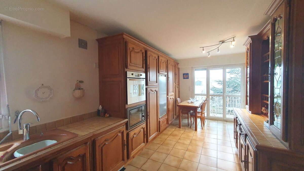 Appartement à L'HAY-LES-ROSES