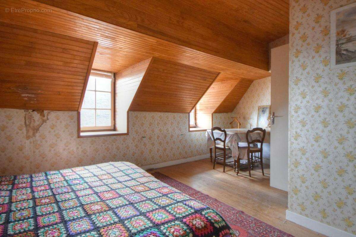 Immeuble d'habitation  et commerce de 177 m2 en centre ville - photo 10