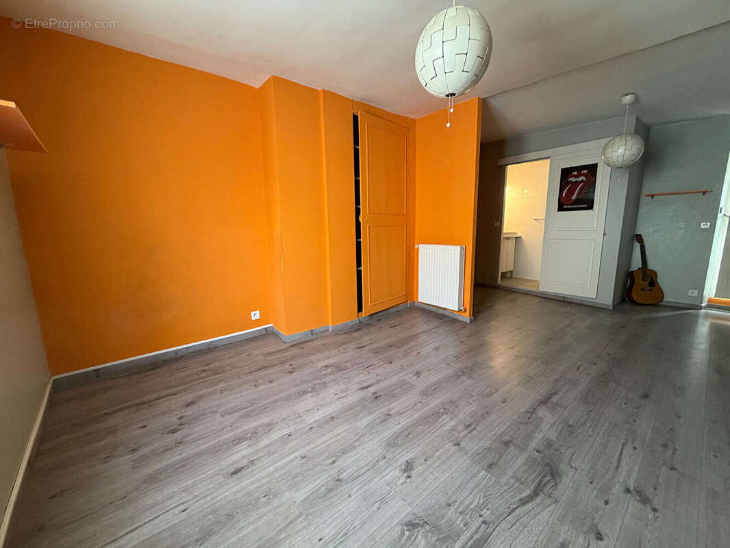 Maison à LINAS