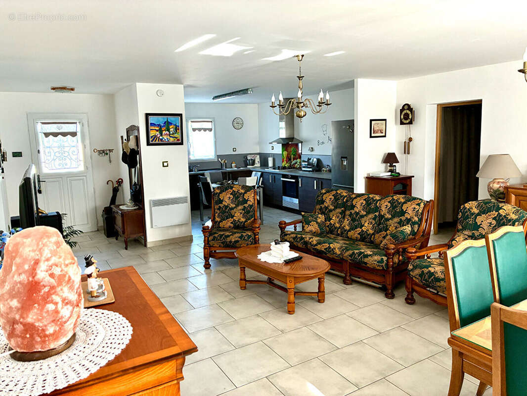 Maison à SAINT-ETIENNE-DE-FOUGERES