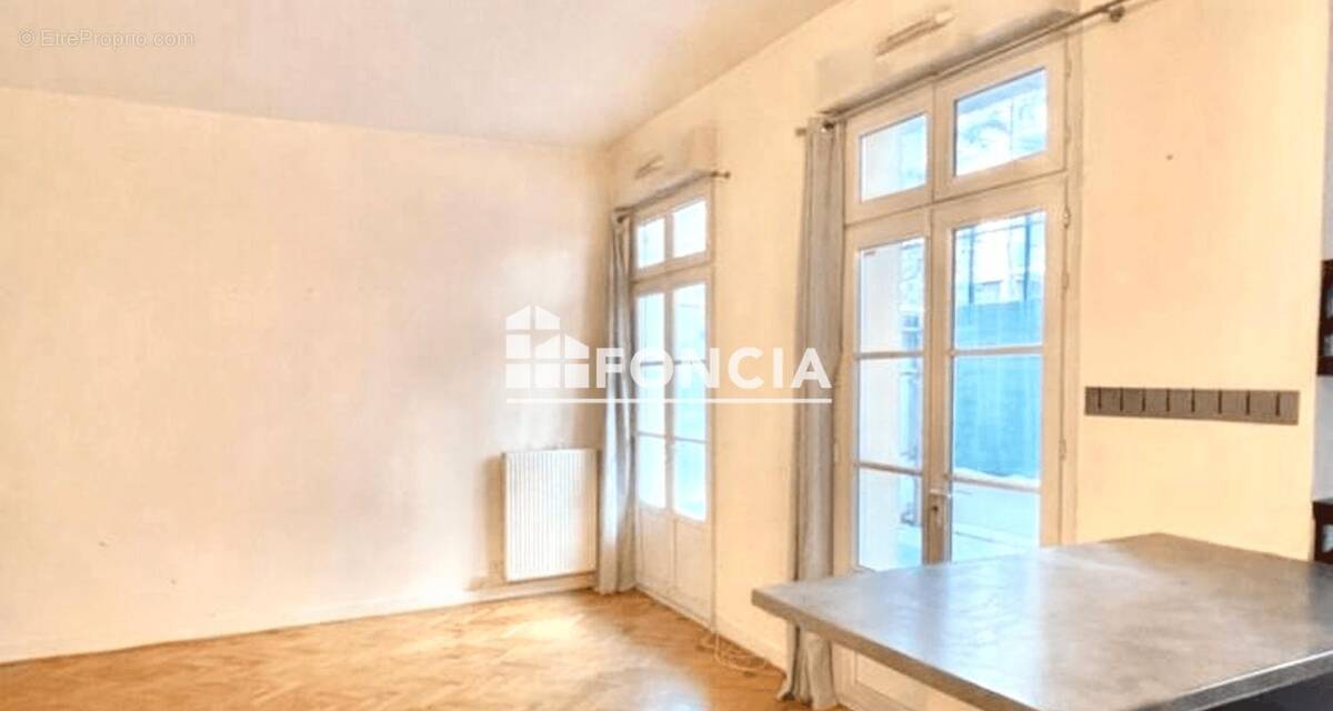 Appartement à COURBEVOIE