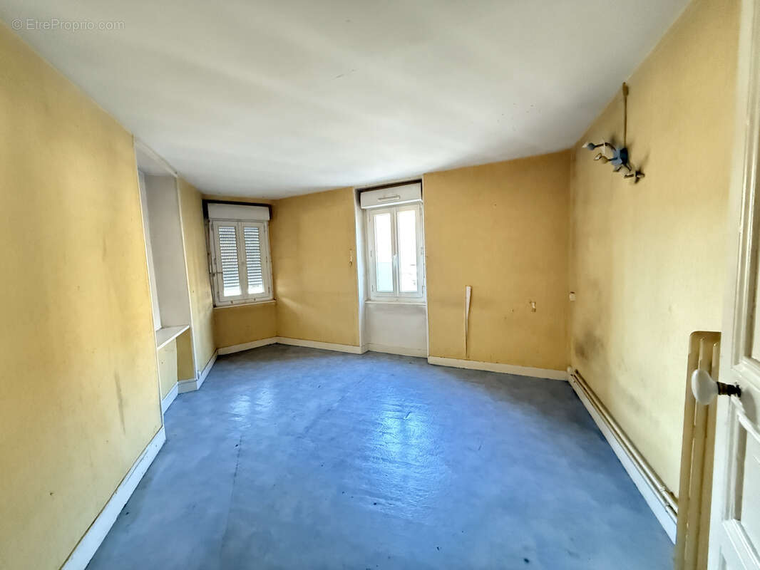 Commerce à MONTAIGU