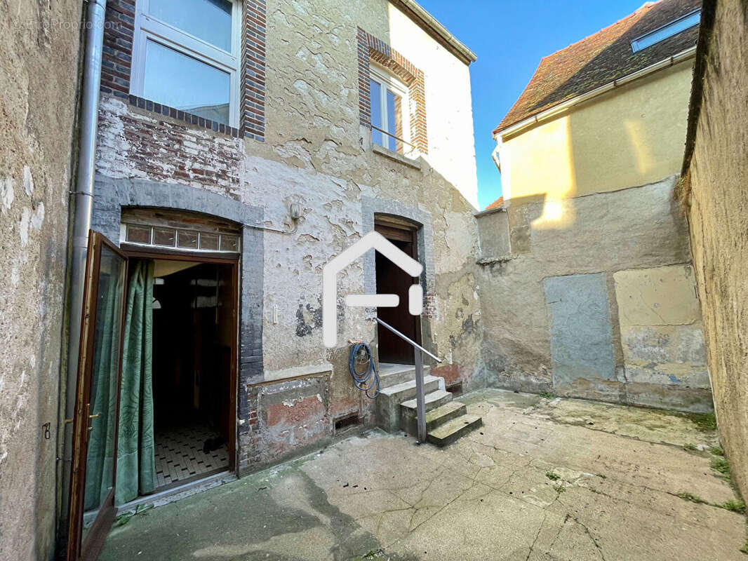 Maison à BRIENON-SUR-ARMANCON